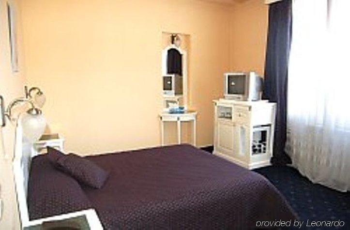 Elite Hotel Oradea Kamer foto