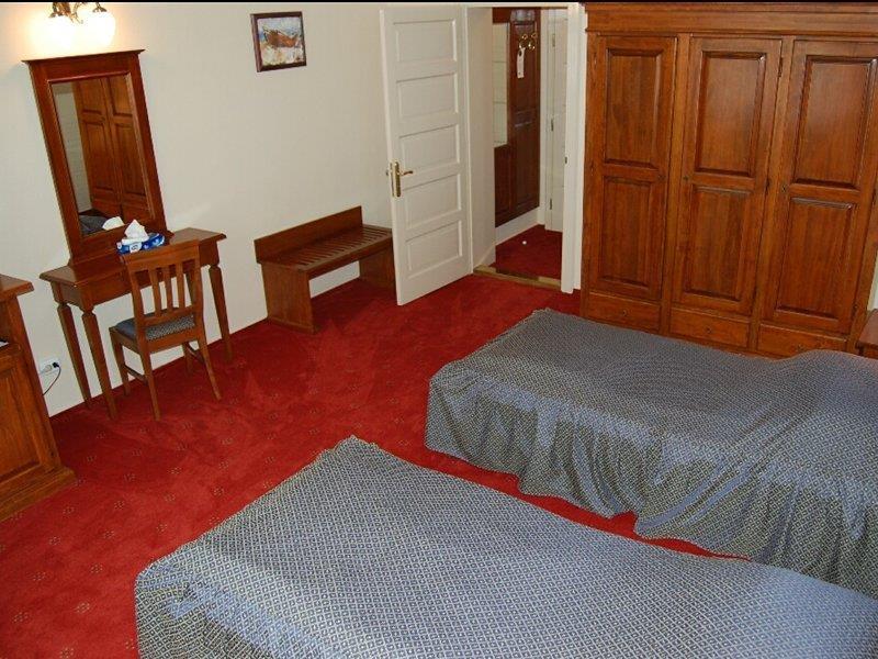 Elite Hotel Oradea Buitenkant foto