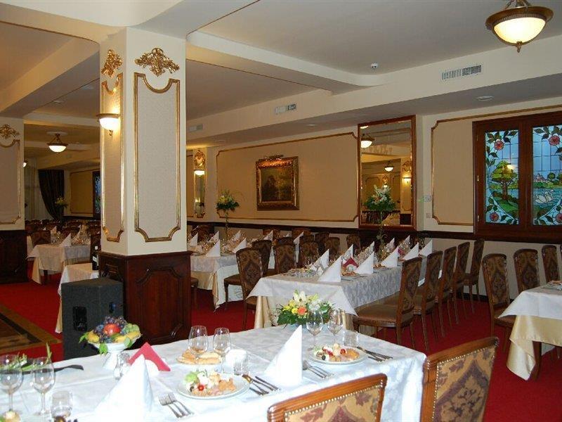Elite Hotel Oradea Buitenkant foto