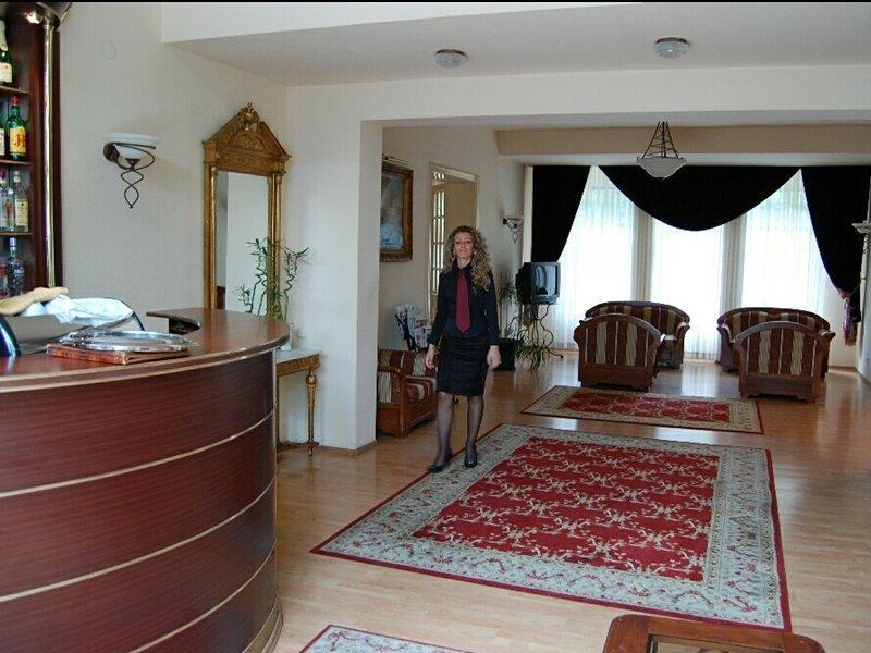 Elite Hotel Oradea Buitenkant foto